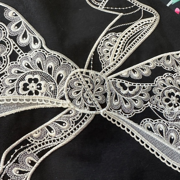 Black dress with white detailed embroidery - Picture 2 of 11